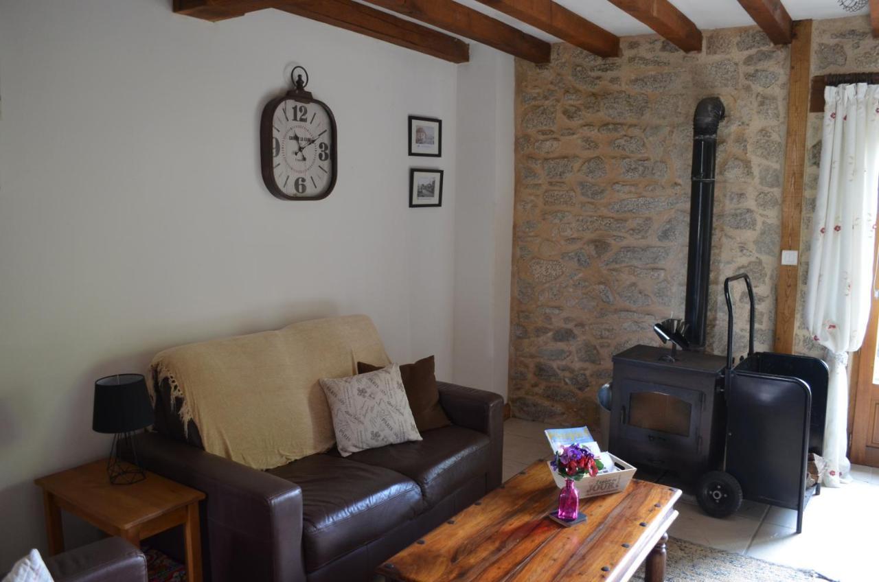 Character 2 Bed Cottage Within Walking Distance Of Bar/Restaurants Piégut-Pluviers Esterno foto